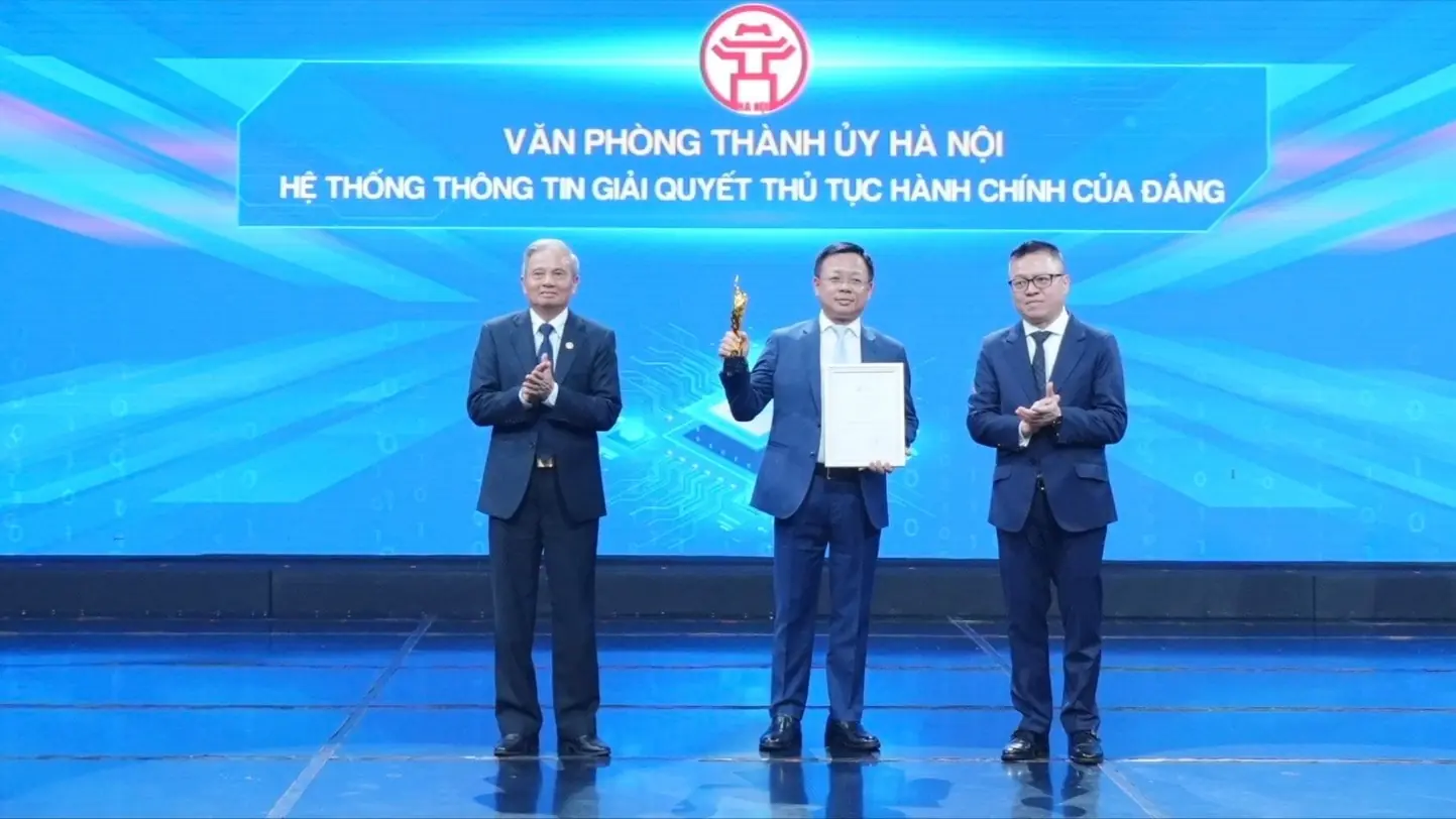 Văn phòng Thành ủy Hà Nội nhận Giải Chuyển đổi số xuất sắc